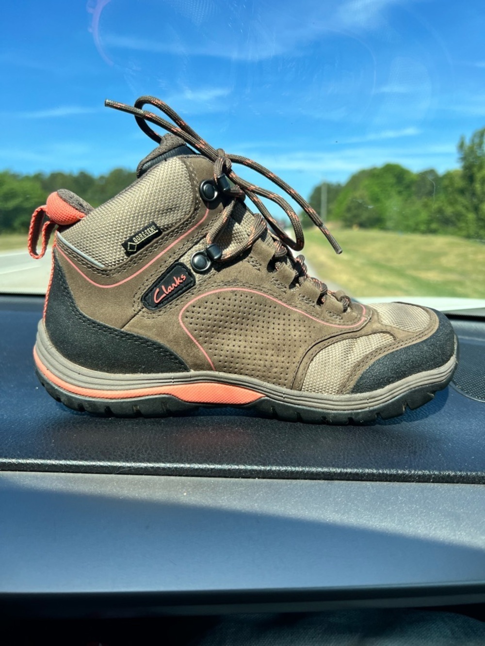 Clarks Brown and Coral Women’s Outdoor Lace-Up Boot - 6M